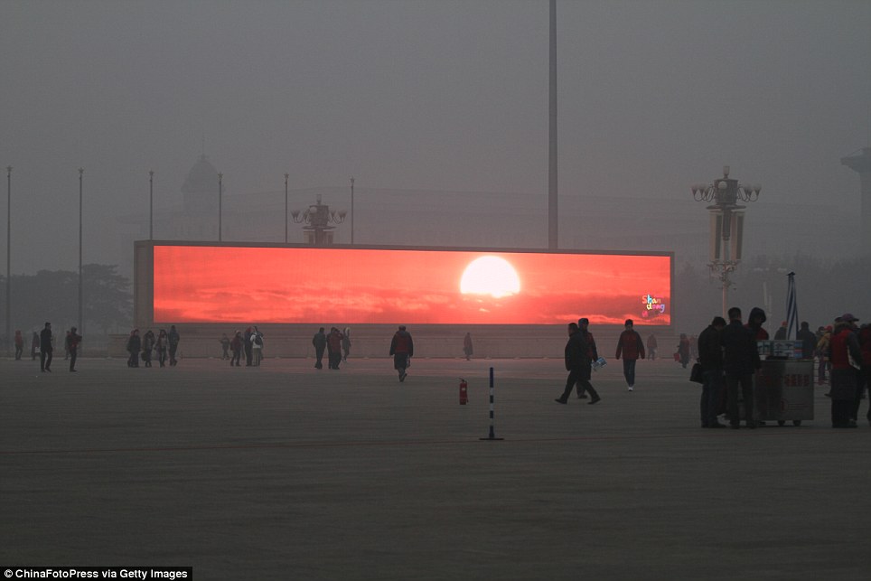 China comienza a emitir los amaneceres en TV por culpa de la contaminación Article-2540955-1AB96BA200000578-505_964x643