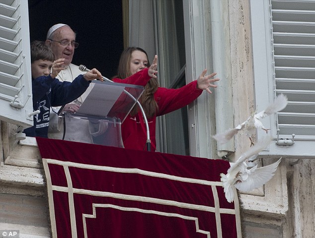 POPE RELEASES PEACE DOVES TO MEET DEMISE INSTANTLY Article-2546218-1AF864A900000578-78_634x480