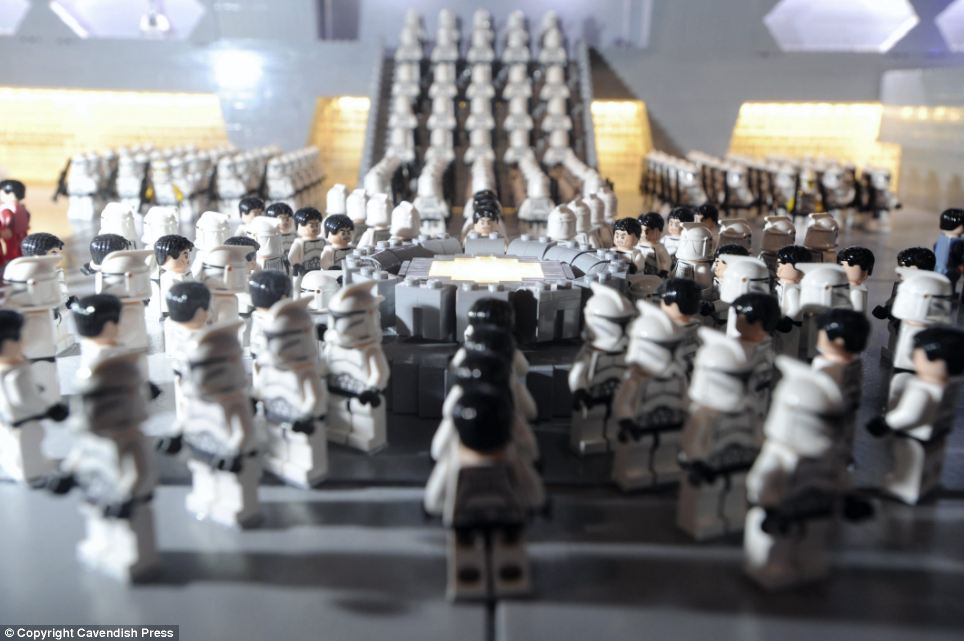 La película Star Wars recreada con LEGO Article-2563717-1BAA74DA00000578-797_964x641