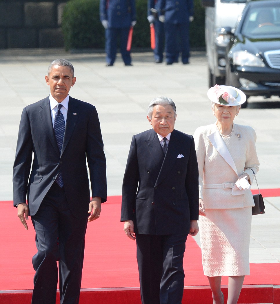 اليابان تنفي أنها ترتب مع واشنطن لزيارة أوباما لهيروشيما Article-2611951-1D4FA25B00000578-763_966x1051