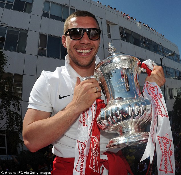 The FA Cup Celebration Thread - Page 5 Article-2632561-1DF8AD1700000578-687_634x614