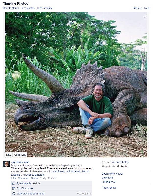 Großwildjäger Spielberg mit Triceratops Foto Article-2688463-1F8EDC8800000578-760_634x804