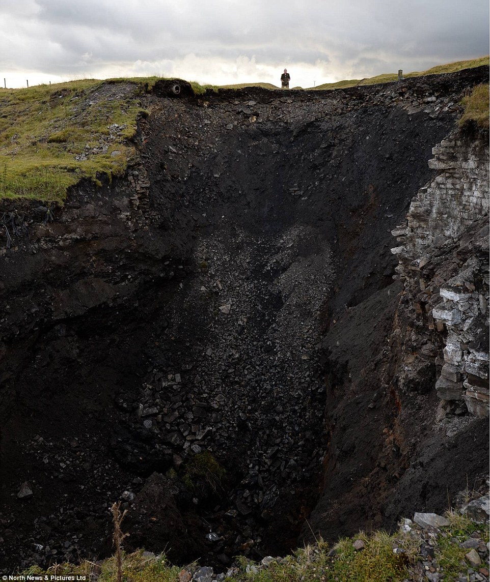 NIBIRU, ULTIMAS NOTICIAS Y TEMAS RELACIONADOS (PARTE 16) - Página 36 1408788129052_Image_galleryImage_Dated_22_08_2014_SINKHOLE