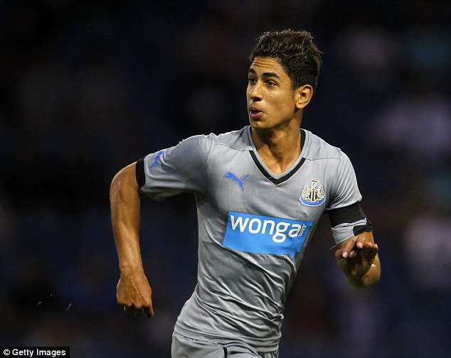 [FIFA17] Wilmot chez les Magpies - Page 11 1410174526200_Image_galleryImage_Ayoze_Perez_of_Newcastle_