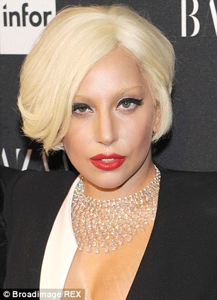 Lady Gaga >> Noticias [12] - Página 23 Article-2759195-214B015400000578-892_306x423