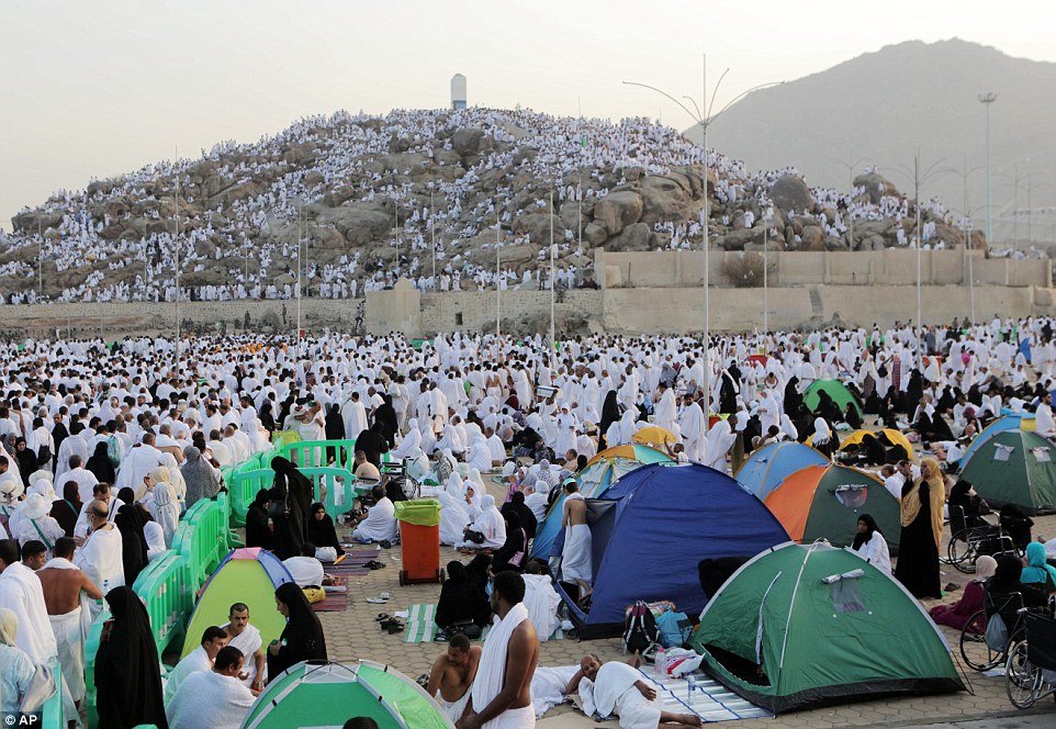 JABAL AL RAHMA 1412330381984_wps_6_Muslim_pilgrims_gather_to