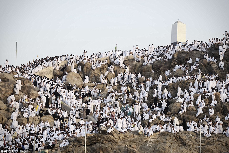 JABAL AL RAHMA 1412345219705_wps_6_Muslim_pilgrims_gather_on