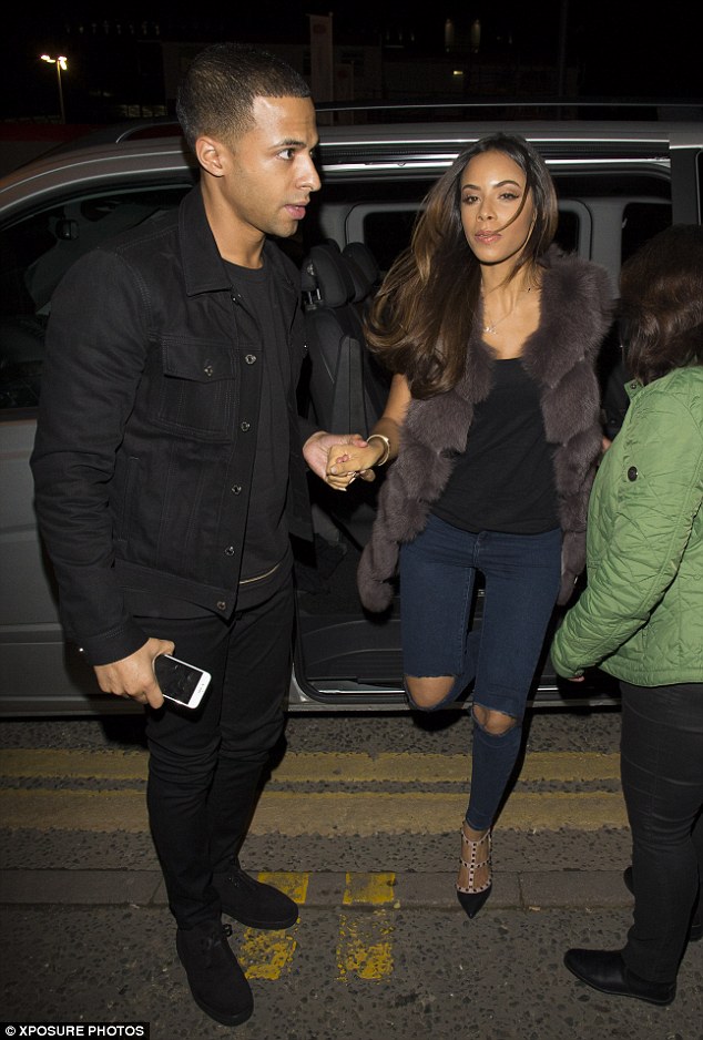 Saturday >> Rochelle Humes - Página 17 1414276530451_Image_galleryImage_25_Oct_2014_LONDON_UK_ROC