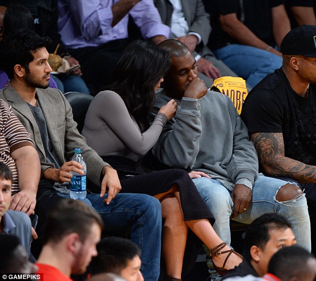 Kim Kardashian and Kanye West enjoy basketball date 1414570610882_wps_13_2014_GAMEPIKS_310_828_344