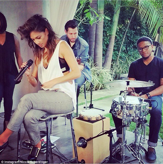 Nicole Scherzinger >> Candids/Apariciones/Shoots - Página 8 1415362536724_wps_4_Nicole_scherzinger