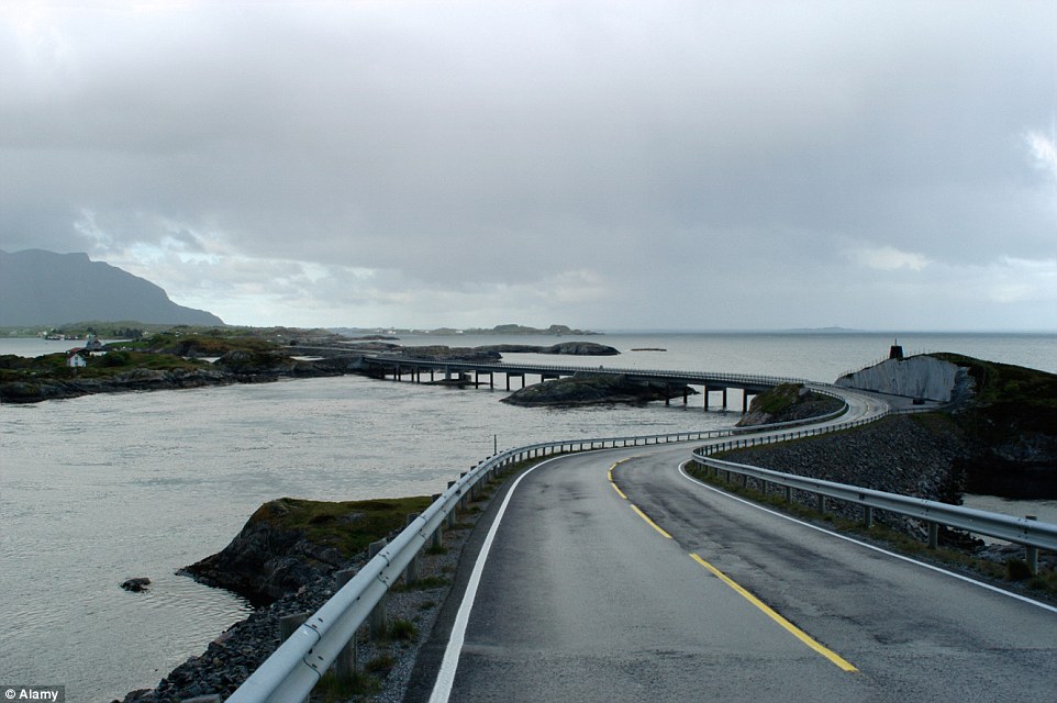 Atlantic Ocean Road ở Na Uy 23460C9800000578-0-image-59_1416327415322