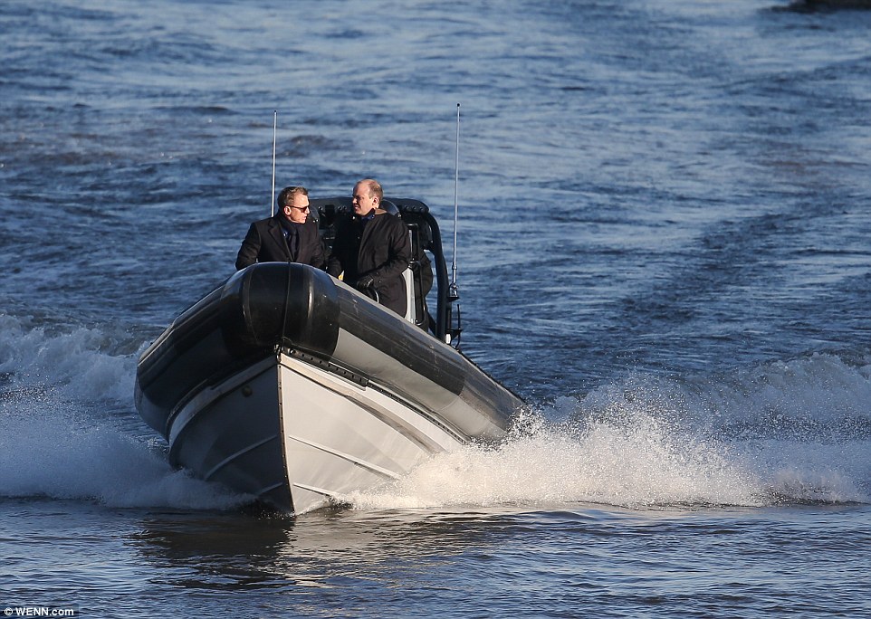 Bond filming in London 241122B400000578-2874348-Small_talk_Rory_and_Daniel_kept_up_conversation_throughout_their-a-140_1418647618059