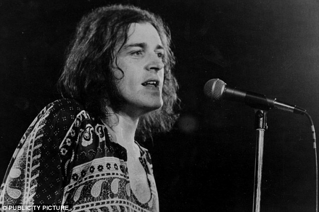 Musica in lutto, morto Joe Cocker 50 anni rock: dai pub a Woodstock - FOTO - VIDEO  243A5BD900000578-2883993-image-m-18_1419273294217