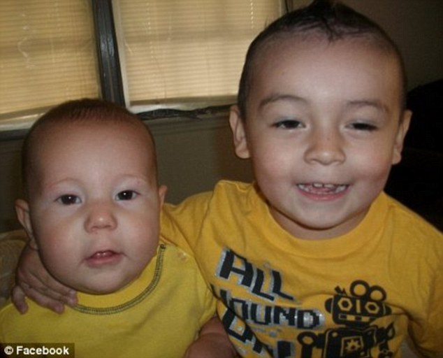 Cops: Dad killed 2 kids, sent pic to their mom  25E86CE300000578-2962900-image-a-2_1424530459252