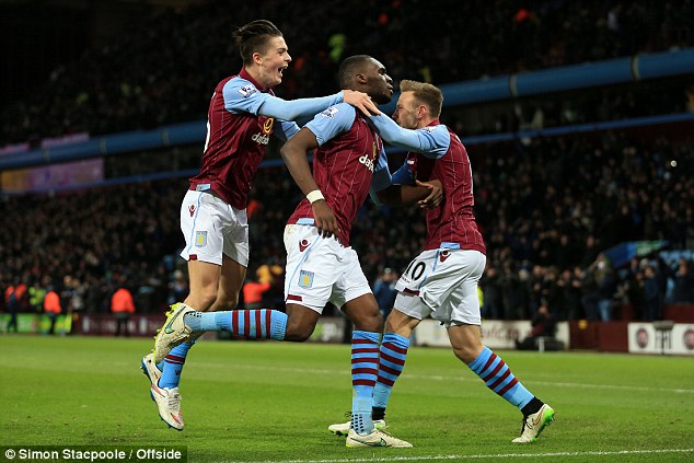 BPL - Analyse des matchs (ARCHIVES 2014/2015) - Page 8 264A76B000000578-2981247-Benteke_celebrates_his_goal_with_Aston_Villa_team_mates_Jack_Gre-a-3_1425569224905