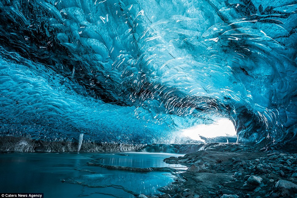 Las espectaculares cuevas de cristal de Islandia 26AA74A700000578-2995579-image-a-3_1426414534022