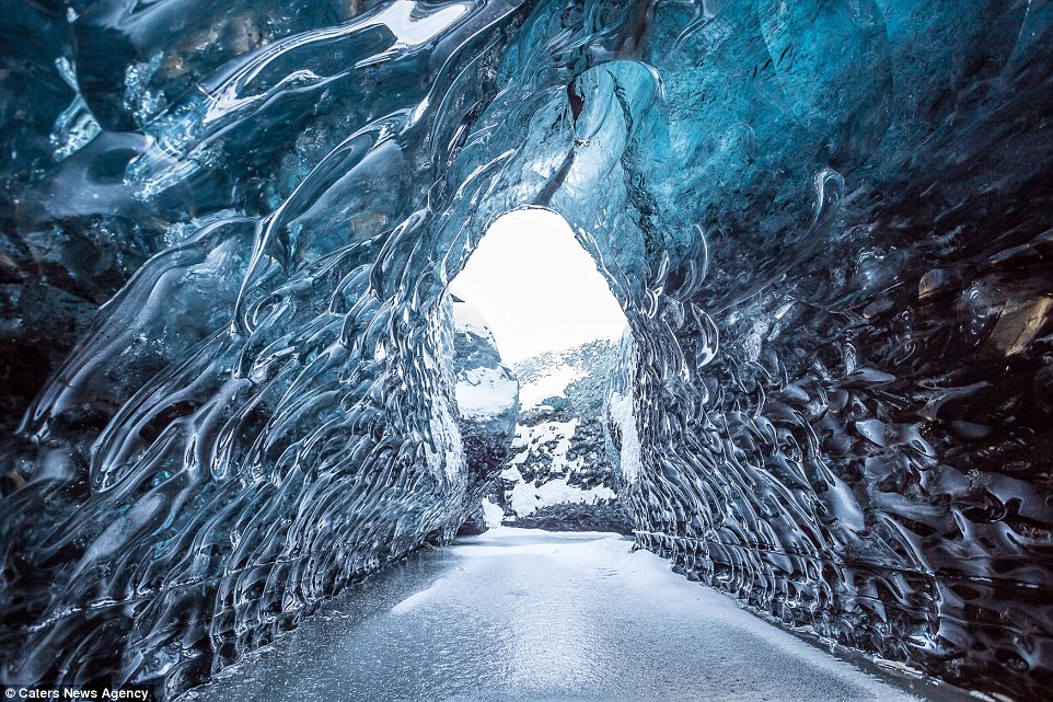 Las espectaculares cuevas de cristal de Islandia 26AA74AF00000578-2995579-image-a-5_1426414539742