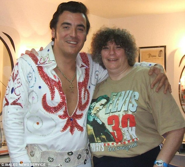 British Elvis fan killed by hit-and-run driver after seeing tribute act perform in Memphis while on trip to Graceland 2709FBBE00000578-3014461-image-a-1_1427455200913
