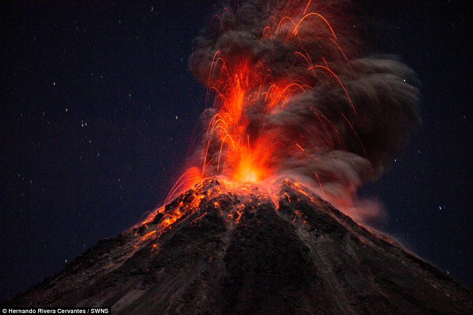 Cool volcano pictures 27377ACF00000578-3022885-The_Colima_volcano_is_regarded_as_one_of_the_most_dangerous_in_M-a-2_1427970366256