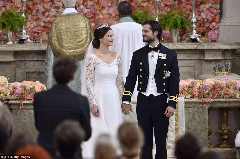 BODA REAL DEL PRINCIPE CARLOS FELIPE  Y SOFIA HELLQVIST - Página 19 2997660000000578-0-image-a-105_1434208115232