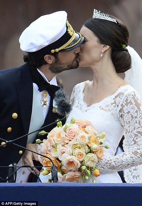 BODA REAL DEL PRINCIPE CARLOS FELIPE  Y SOFIA HELLQVIST - Página 19 2997C2A900000578-3122810-image-m-18_1434213194281