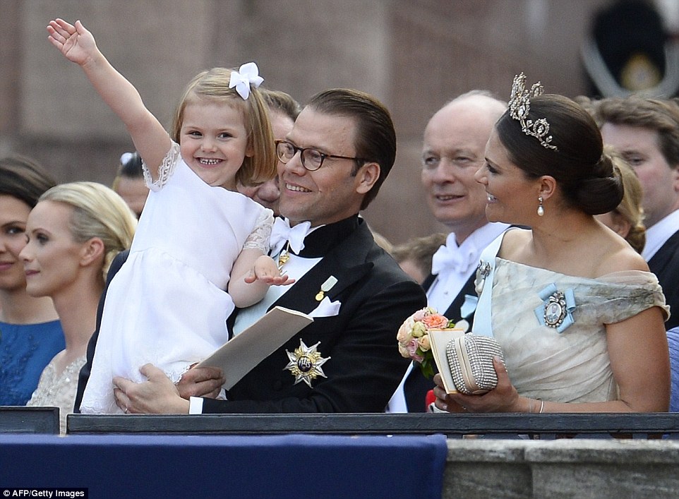 BODA REAL DEL PRINCIPE CARLOS FELIPE  Y SOFIA HELLQVIST - Página 19 2997D9CA00000578-3122810-image-a-52_1434216262810