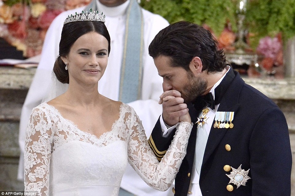 BODA REAL DEL PRINCIPE CARLOS FELIPE  Y SOFIA HELLQVIST - Página 19 2997EC3900000578-3122810-image-a-56_1434216390261