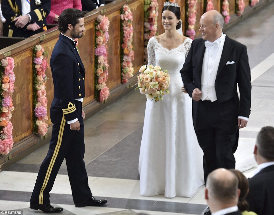 BODA REAL DEL PRINCIPE CARLOS FELIPE  Y SOFIA HELLQVIST - Página 19 2997F50D00000578-3122810-image-m-41_1434215720409