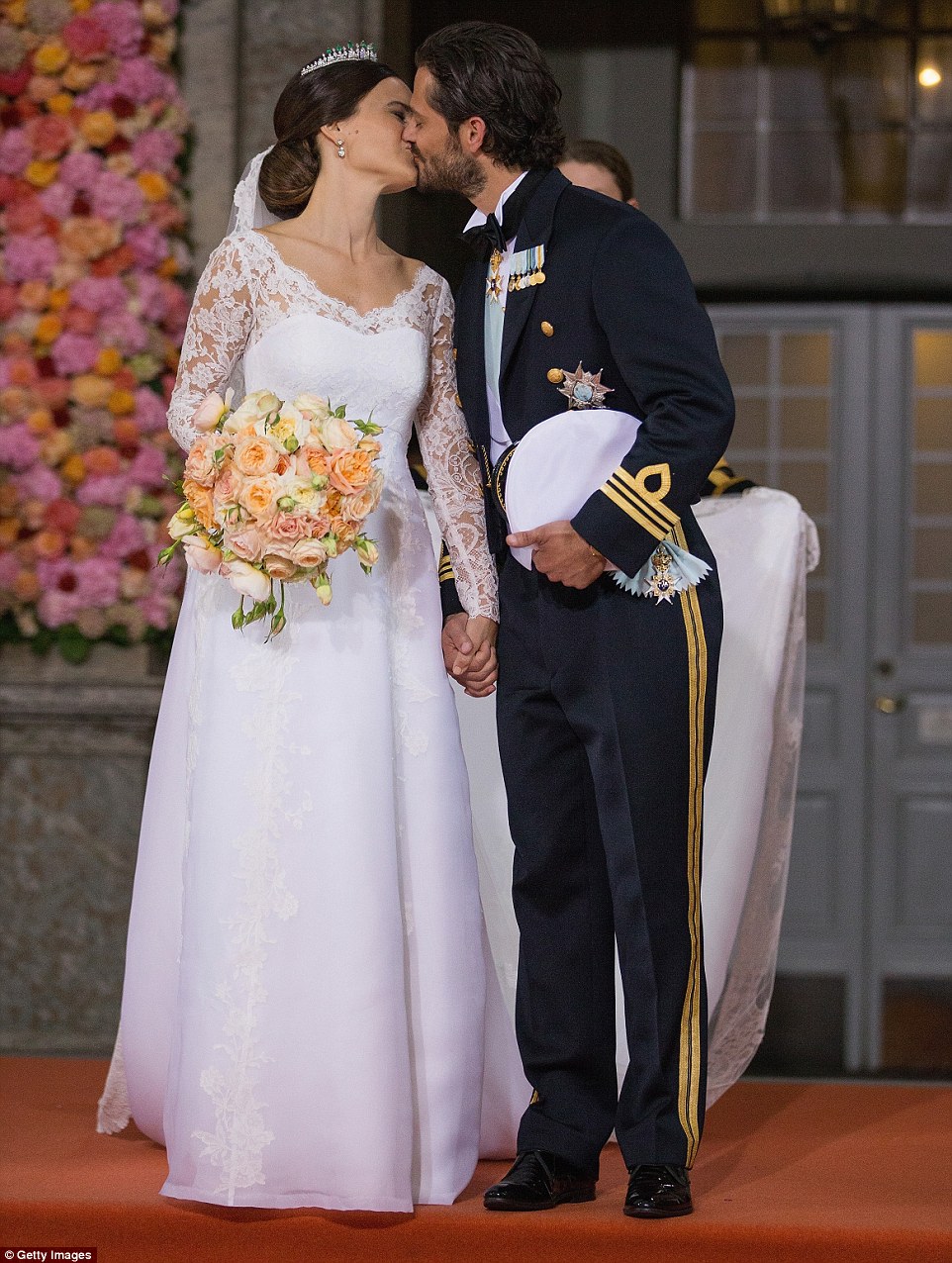 BODA REAL DEL PRINCIPE CARLOS FELIPE  Y SOFIA HELLQVIST - Página 19 2998937200000578-3122810-image-m-39_1434224947657