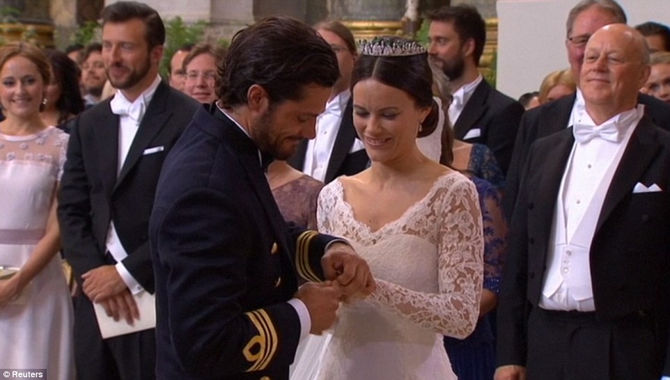 BODA REAL DEL PRINCIPE CARLOS FELIPE  Y SOFIA HELLQVIST - Página 19 2999859F00000578-3122810-image-a-17_1434233373802