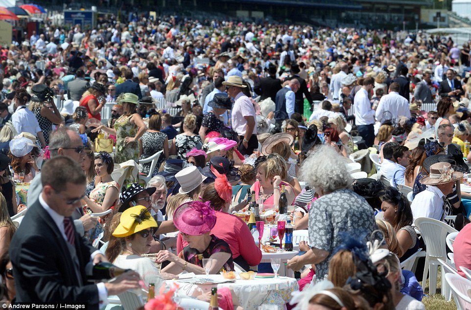 Royal Ascot 2015. - Página 3 29BD006600000578-3129551-image-m-252_1434632139115