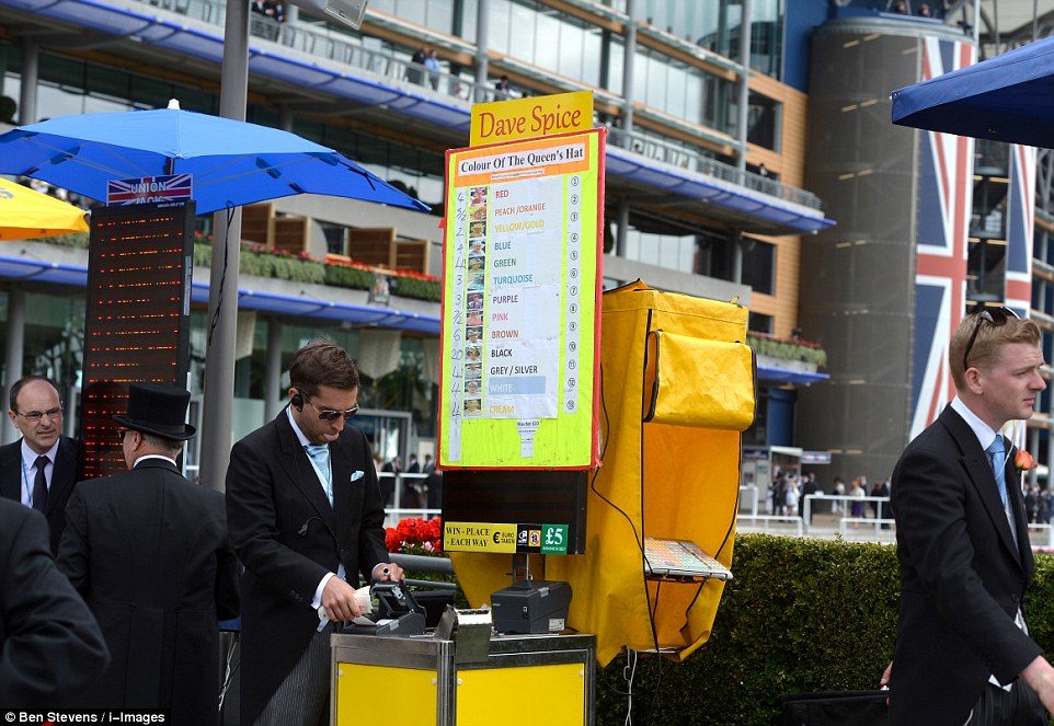 Royal Ascot 2015. - Página 5 29C6B38500000578-3131268-image-m-142_1434720449576