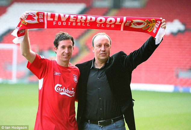 ¿Cuánto mide Robbie Fowler? - Real height 03DF685F0000044D-0-image-a-27_1434797257523