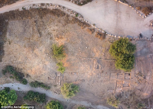 Giant gates to Goliath's home discovered: Monumental fortification belonging to the Biblical city 2B18017C00000578-0-image-m-32_1438704570799