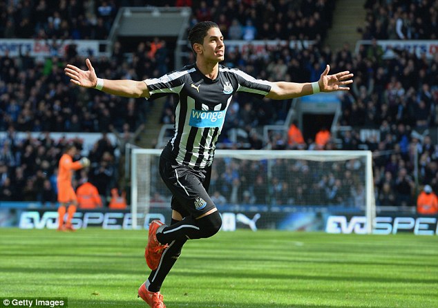 Summer 2015 - Page 15 287EF3A100000578-0-Perez_was_a_rare_ray_of_light_in_a_dismal_season_for_Newcastle_l-a-47_1441053003476