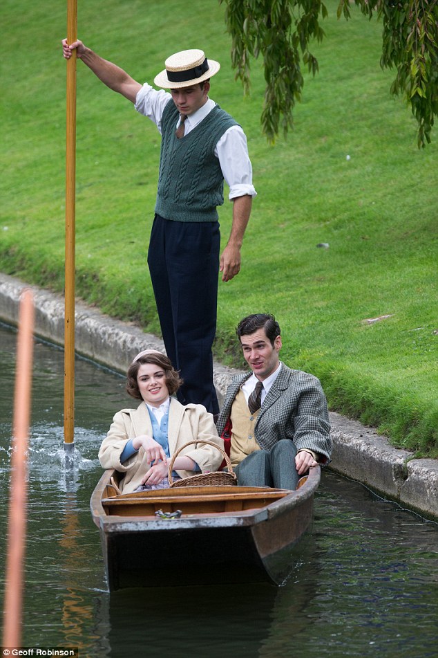 Grantchester - Photos Promos et BTS 2C0BD18500000578-0-image-a-234_1441637747600