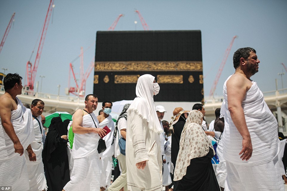Guide to Hajj and `Umrah 2CA318EE00000578-0-image-a-40_1442933878130