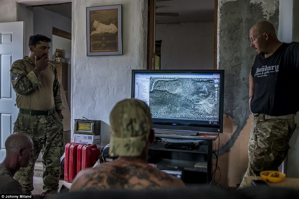 The band of brothers who voluntarily patrol the US-Mexico border: 2C7B955D00000578-0-image-a-50_1443900674126