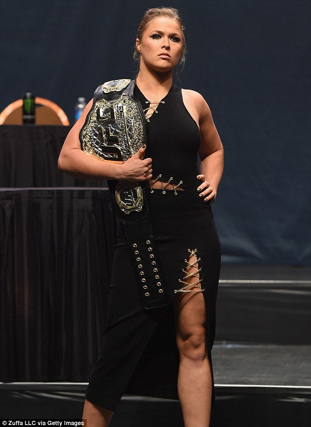 Divas - Page 44 2D1920CD00000578-3269904-Winning_look_Ronda_who_is_the_undefeated_UFC_bantamweight_champi-m-5_1444688063289