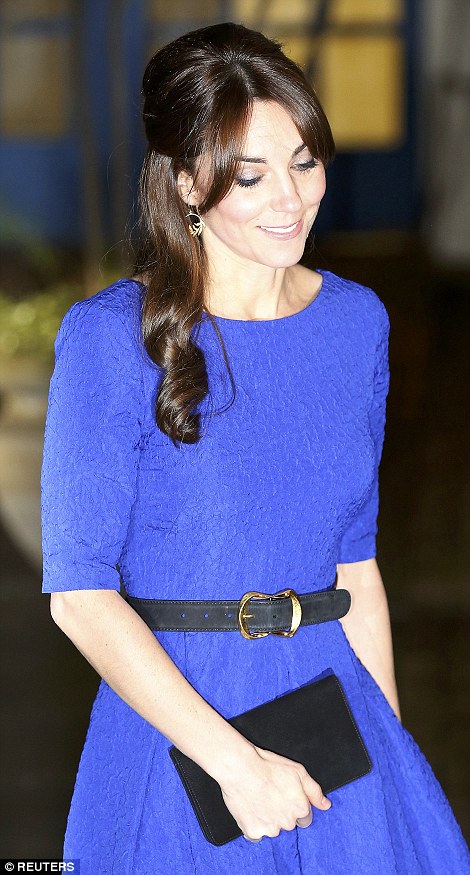 CASA REAL BRITÁNICA - Página 8 2E89E19E00000578-3322156-With_a_spring_tour_of_India_just_announced_Kate_Middleton_took_i-m-3_1447834710661