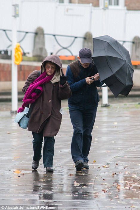 Clodagh carnage begins: Met Office warns of flooding, 70mph winds and seven inches of snow with chao 2EE59F1500000578-3338143-image-m-88_1448801481115