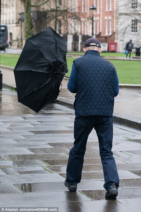 Clodagh carnage begins: Met Office warns of flooding, 70mph winds and seven inches of snow with chao 2EE59F4F00000578-3338143-image-m-80_1448801449494