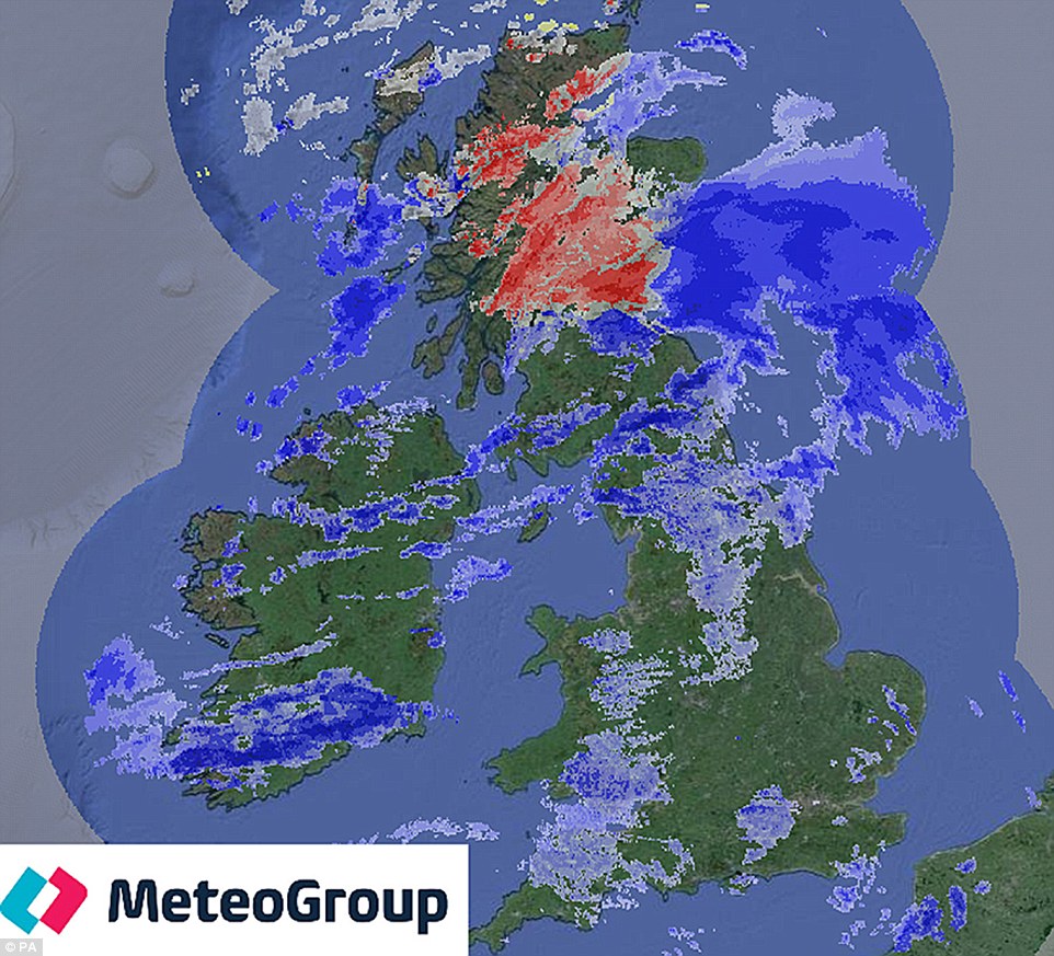 Clodagh carnage begins: Met Office warns of flooding, 70mph winds and seven inches of snow with chao 2EE5E83B00000578-3338143-image-a-69_1448800374883