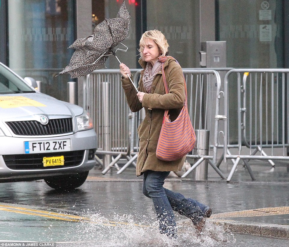 Clodagh carnage begins: Met Office warns of flooding, 70mph winds and seven inches of snow with chao 2EE74A6200000578-3338143-image-m-121_1448807880163