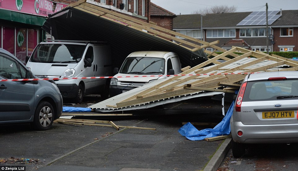 Clodagh carnage begins: Met Office warns of flooding, 70mph winds and seven inches of snow with chao 2EE7DAA600000578-3338143-image-a-14_1448814595708