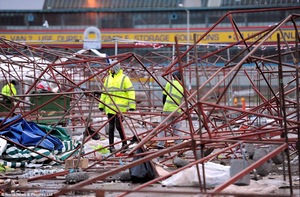 Clodagh carnage begins: Met Office warns of flooding, 70mph winds and seven inches of snow with chao 2EE813EA00000578-3338143-image-a-48_1448816444753