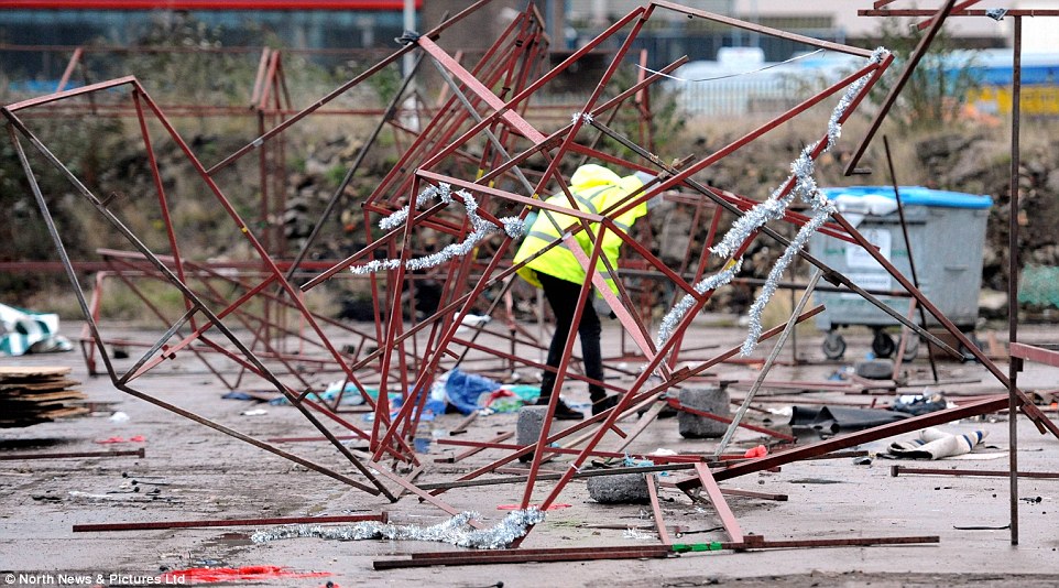 Clodagh carnage begins: Met Office warns of flooding, 70mph winds and seven inches of snow with chao 2EE8158800000578-3338143-image-a-56_1448816489364