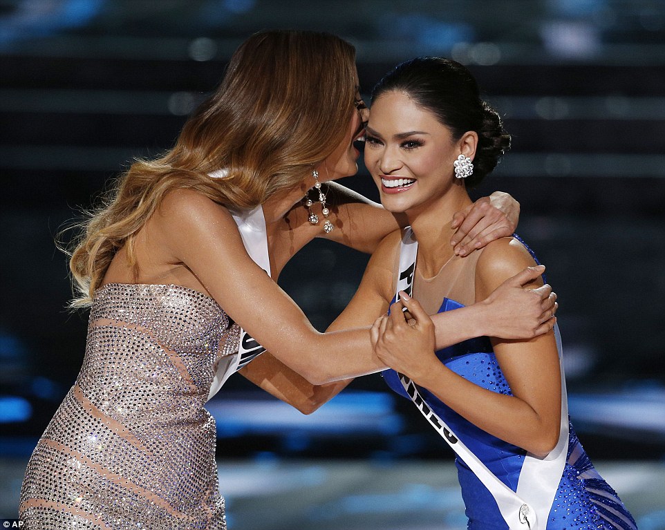 2015 | MISS UNIVERSE | PIA WURTZBACH - Page 3 2F8A8DB800000578-3368439-image-a-48_1450669348006