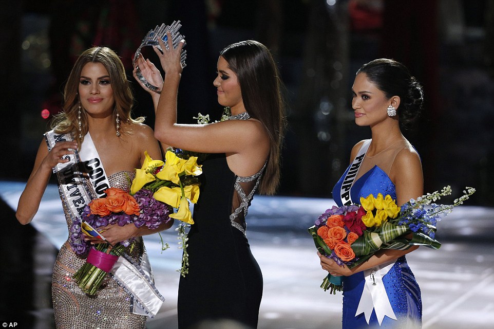 Miss Universe 2015 Final Night @ Live Updates Here!!! - Page 9 2F8A9E1600000578-3368439-image-a-44_1450669166760