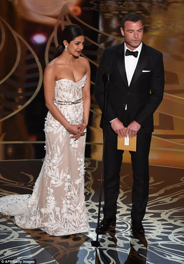 miss world 2000 durante premios oscar. 31AB032E00000578-0-image-m-9_1456849888227